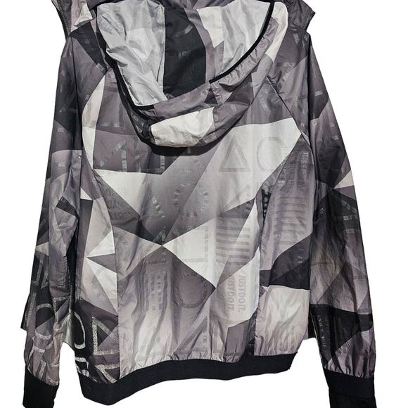 Nike - Picture 2 of 4